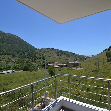 Hotel Bujtina Eleni Himare Esterno foto
