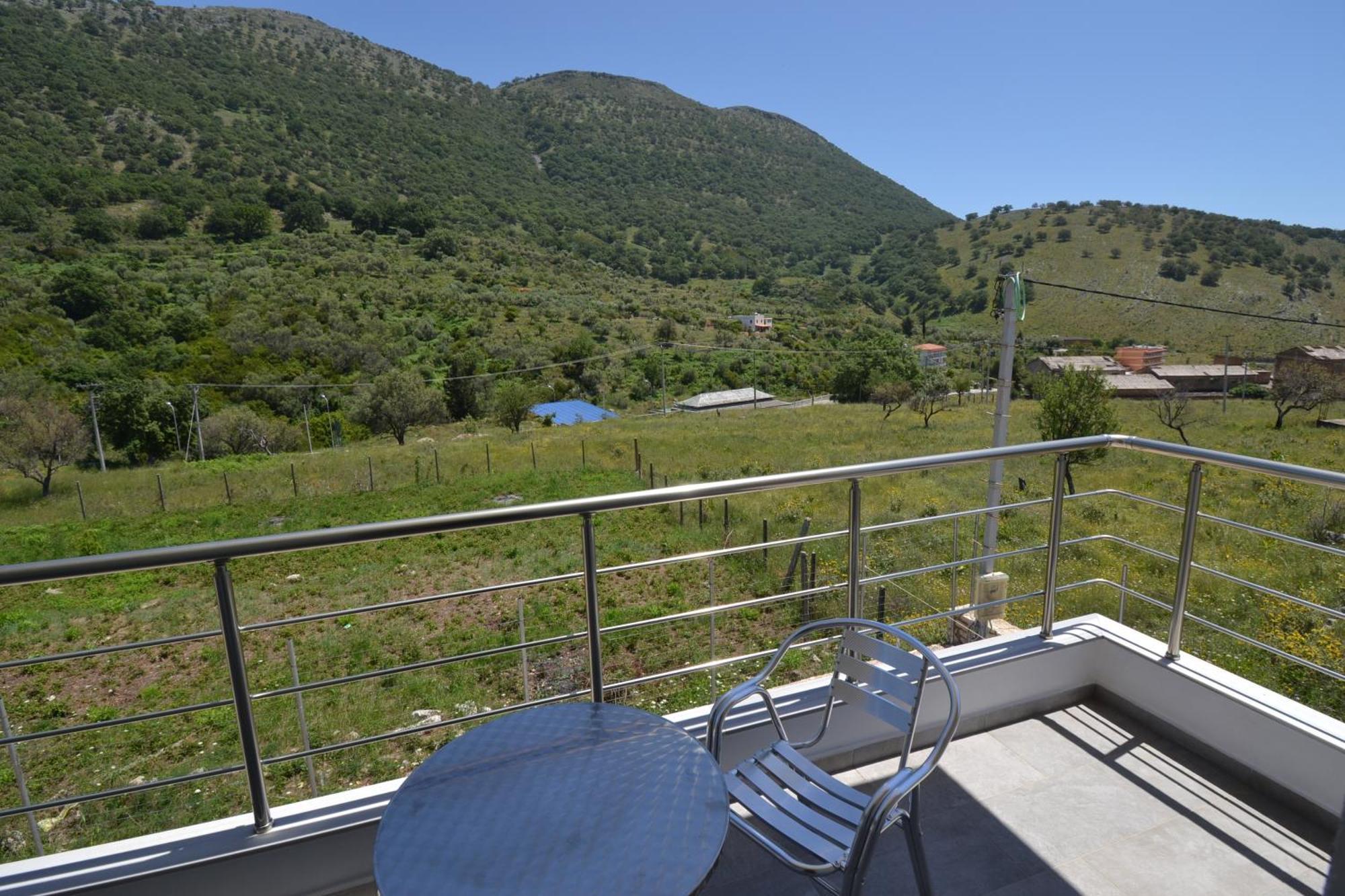 Hotel Bujtina Eleni Himare Esterno foto